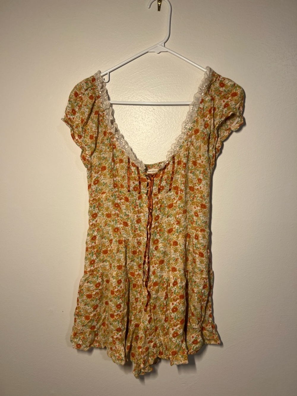 Floral Lace-Trim Short Sleeve Romper in Cream and Orange
